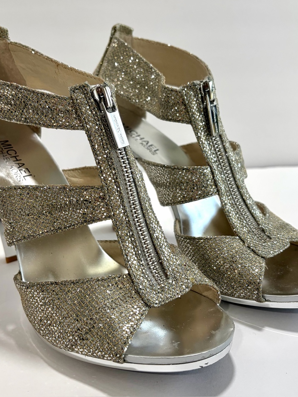 Brand New Michael Kors Berkley T Strap Silver Glitter Open Toe Heels Size 8.5
